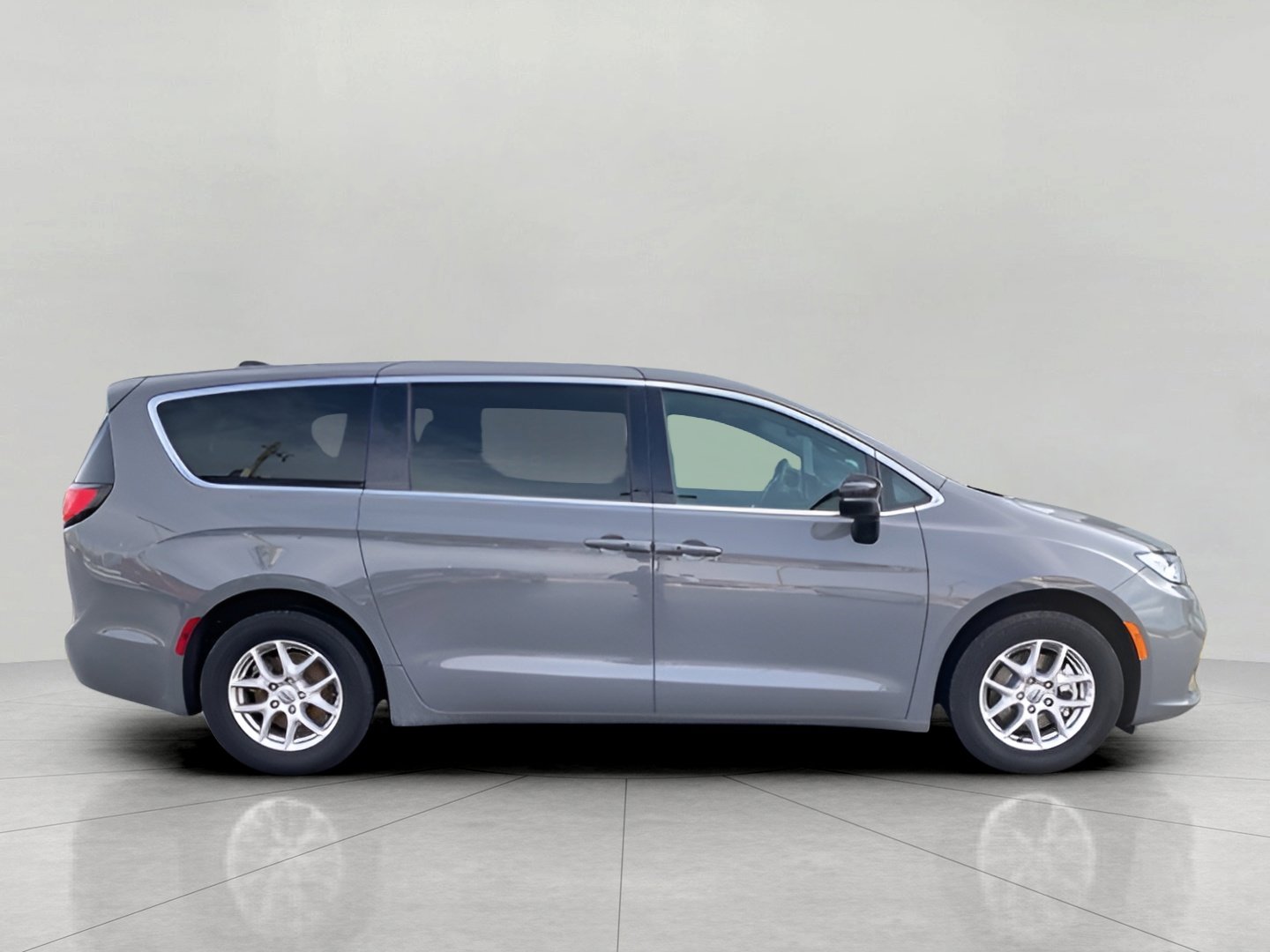 Used 2025 Chrysler Pacifica Select image 30