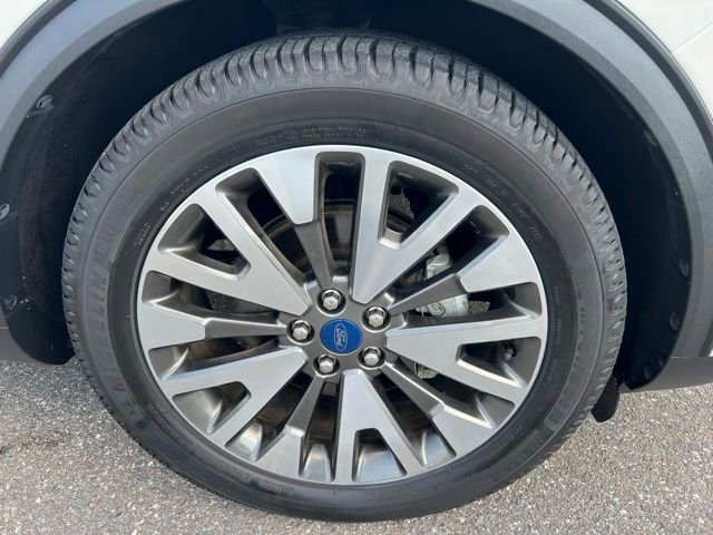 Used 2020 Ford Escape Titanium image 16