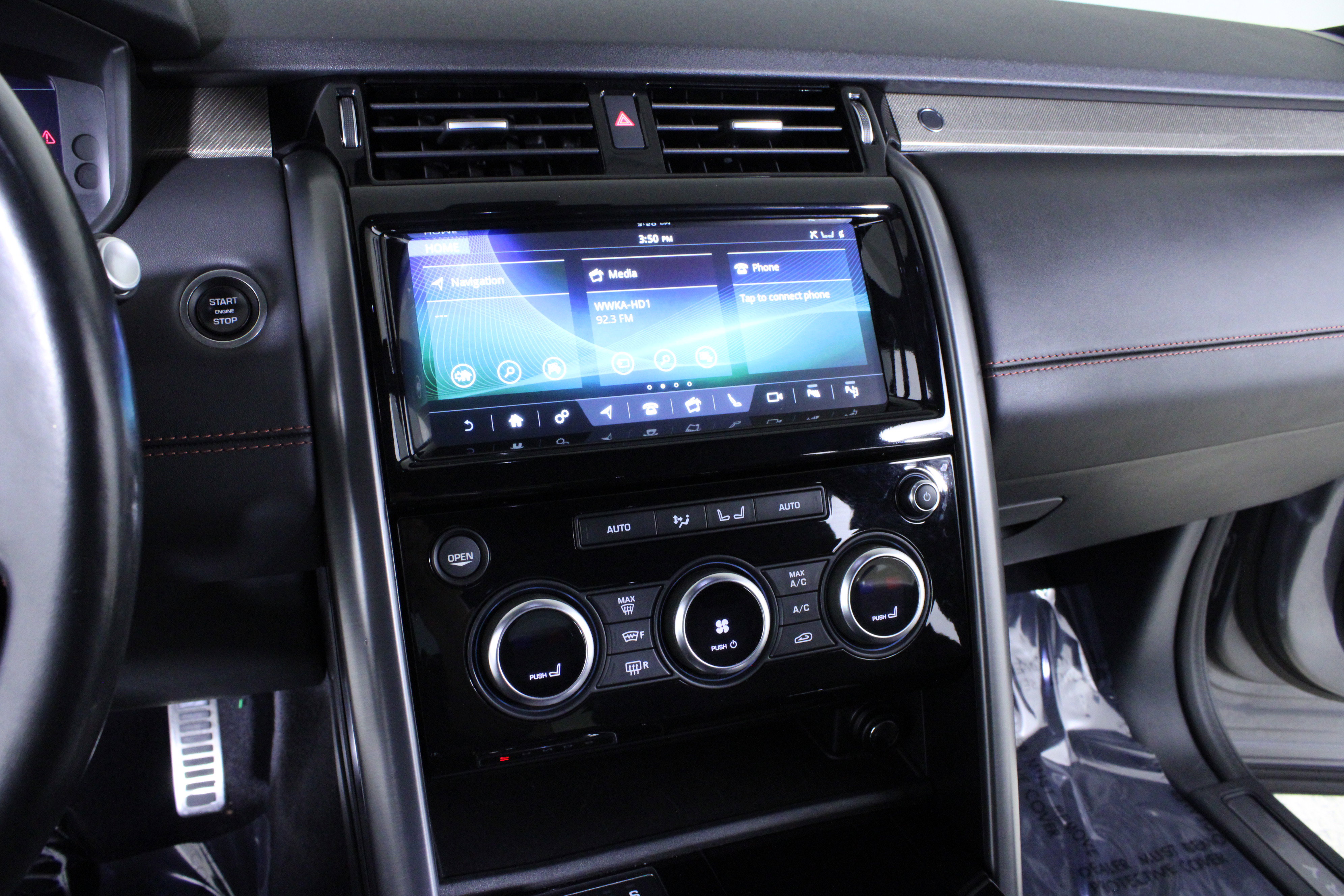 Used 2020 Land Rover Discovery HSE image 28