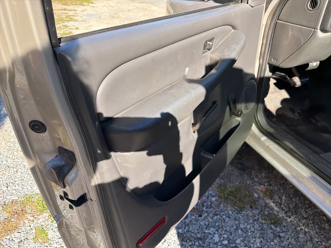 Used 2004 Chevrolet Silverado 1500 W/T RWD image 9