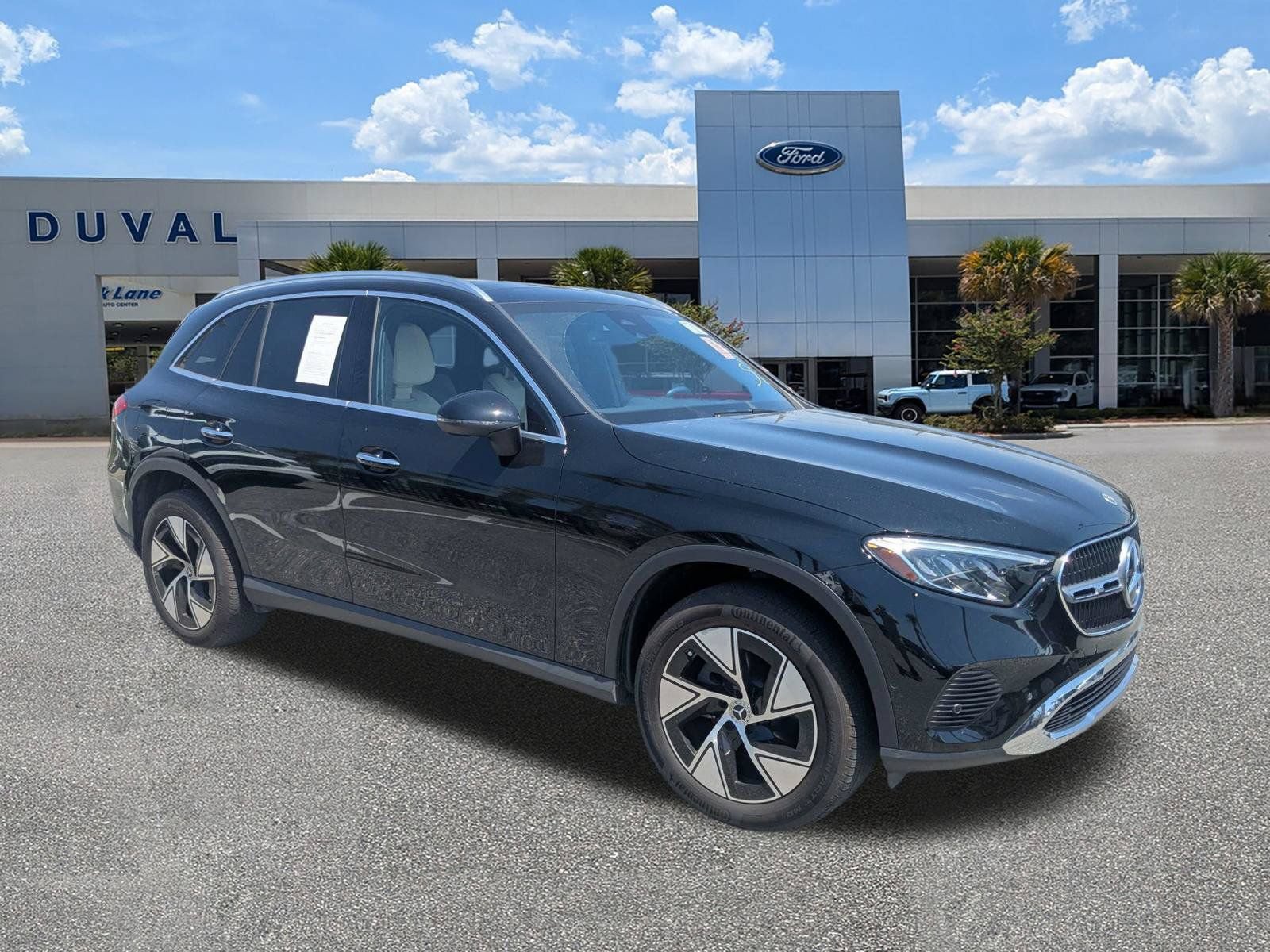 Used 2024 Mercedes-Benz GLC 300 4MATIC image 2