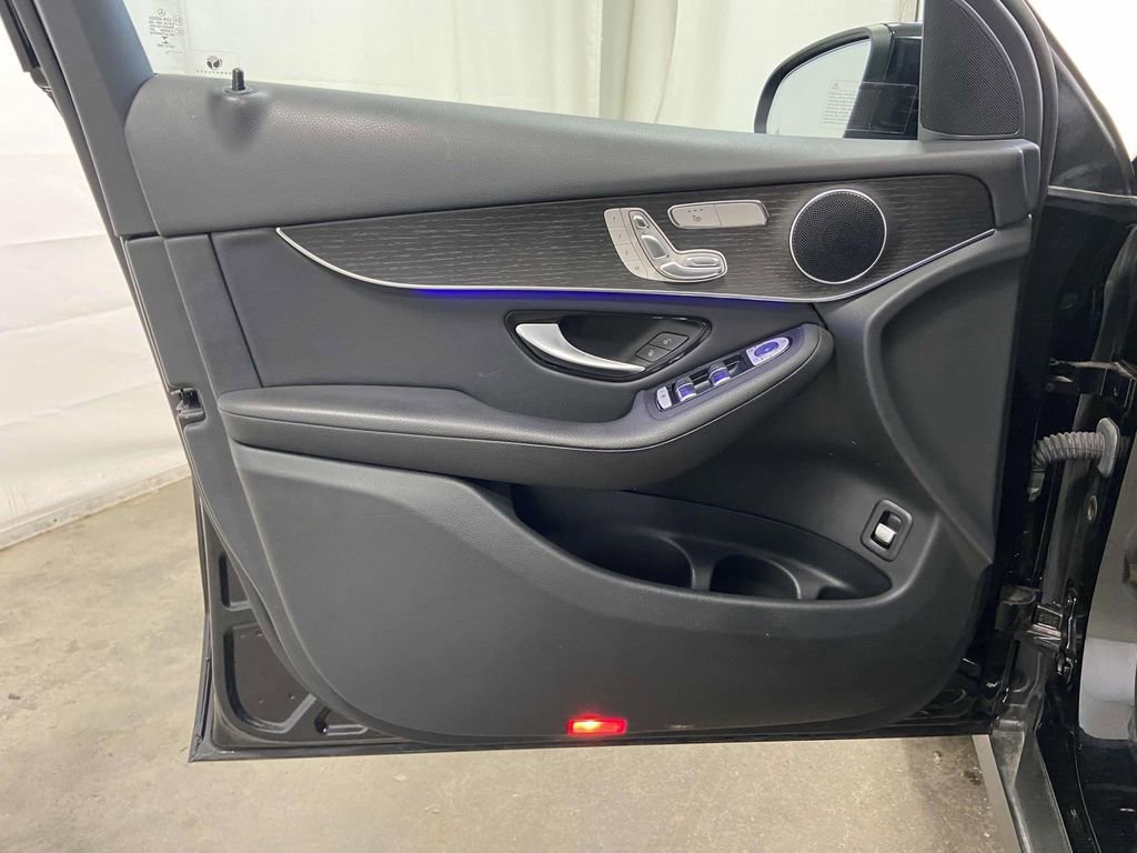 Used 2021 Mercedes-Benz GLC 300 4MATIC w/ Premium Package image 12