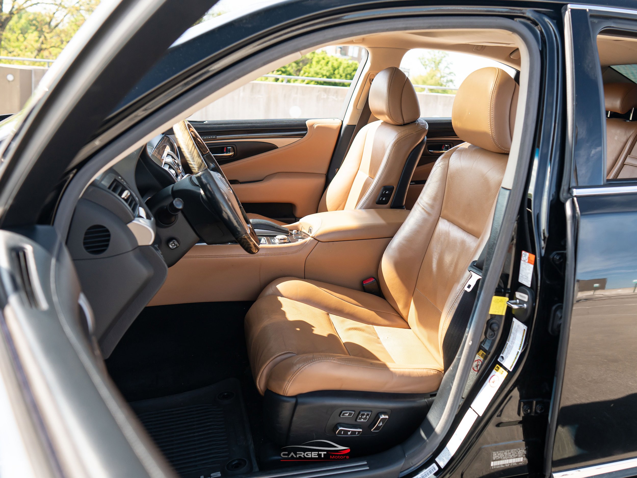 Used 2015 Lexus LS 460 AWD w/ Comfort Package image 16