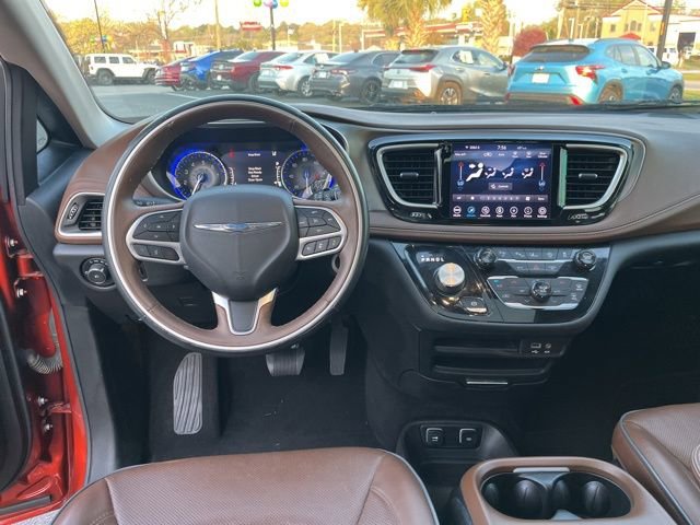 Used 2018 Chrysler Pacifica Limited w/ Tire & Wheel Group image 18