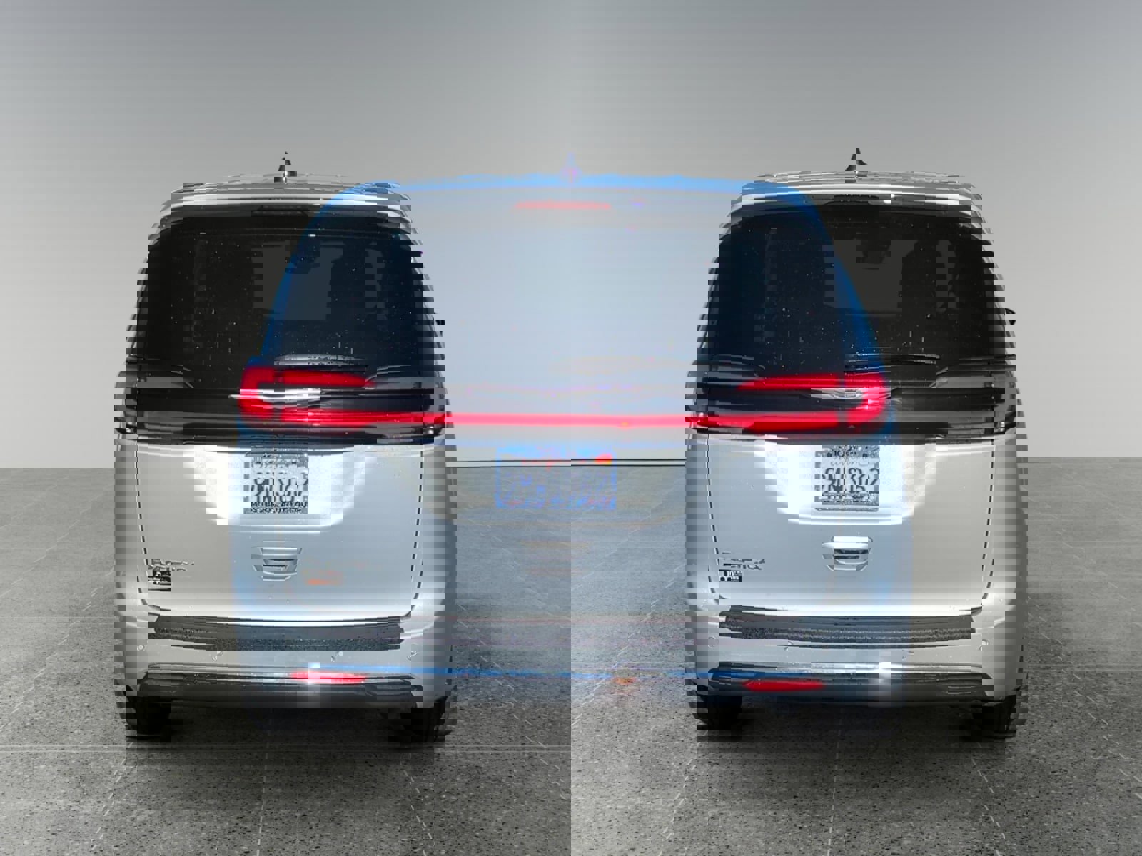 Used 2024 Chrysler Pacifica Touring image 5