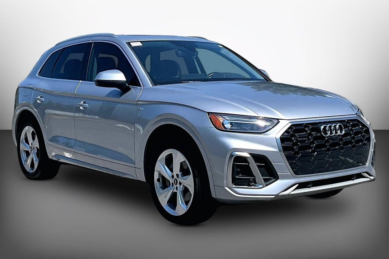 Used 2022 Audi Q5 2.0T Premium Plus w/ Premium Plus Package AWD/4WD image 2