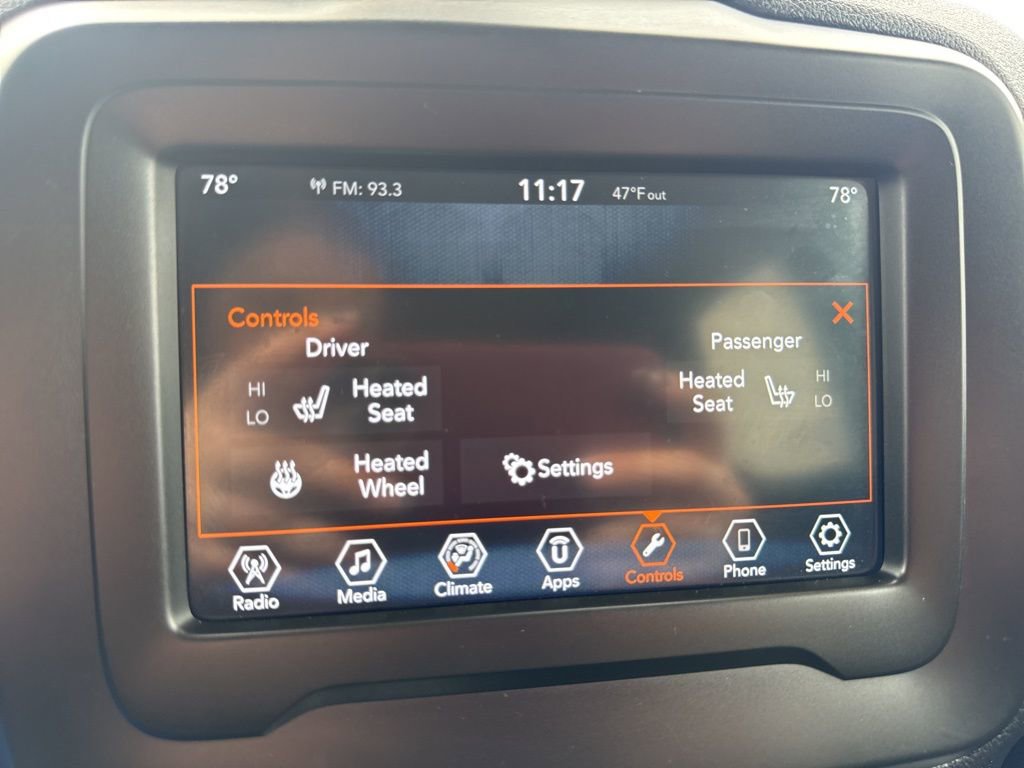 Used 2018 Jeep Renegade Latitude w/ Cold Weather Group image 7