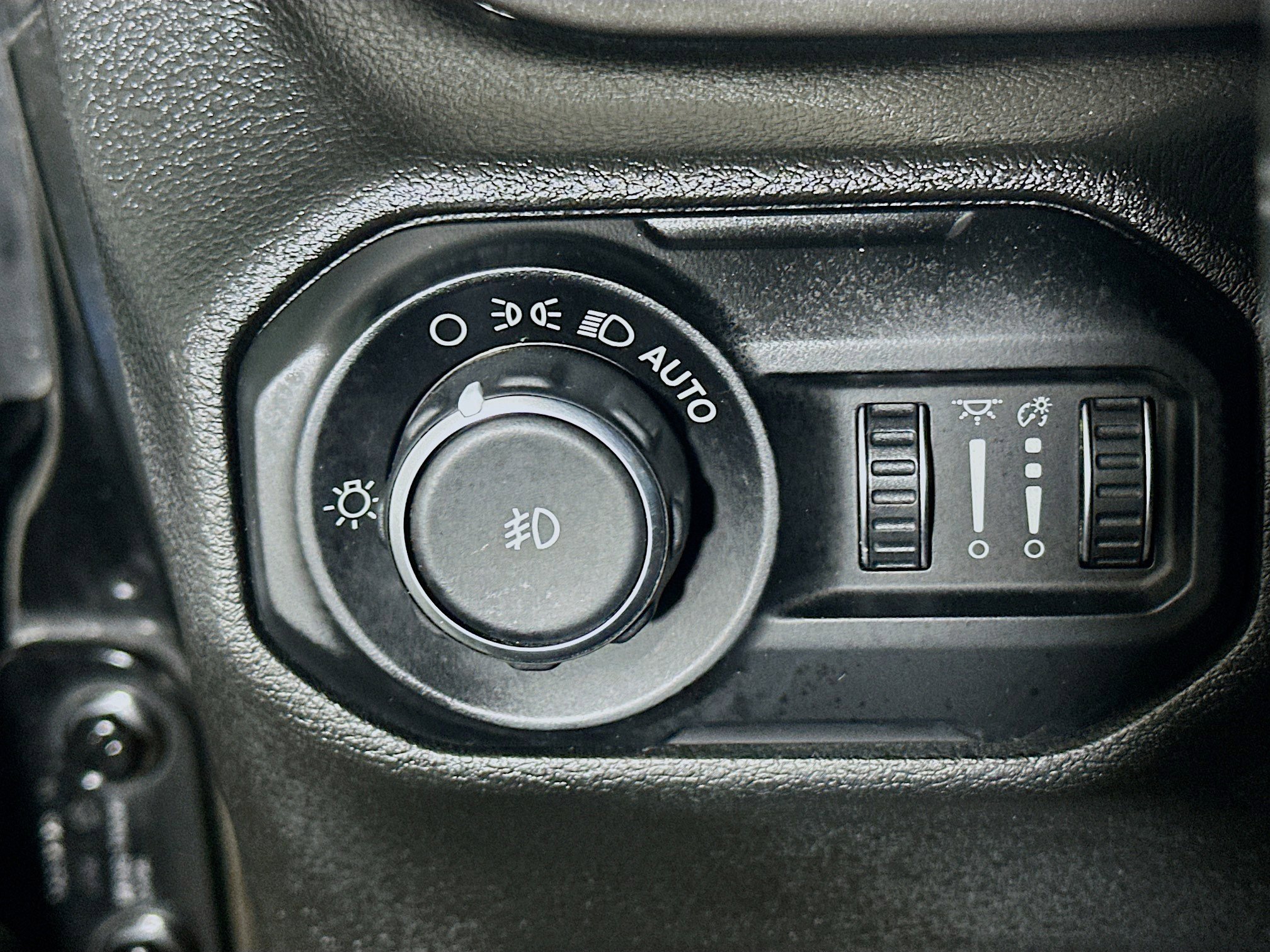 Used 2018 Jeep Wrangler Unlimited Sport S image 17