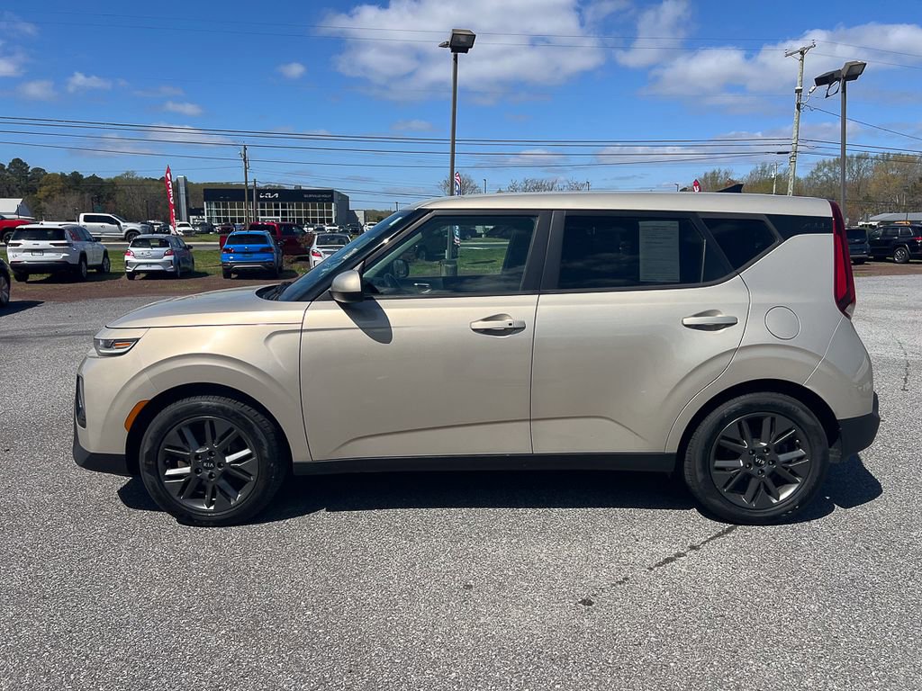 Used 2020 Kia Soul EX image 2