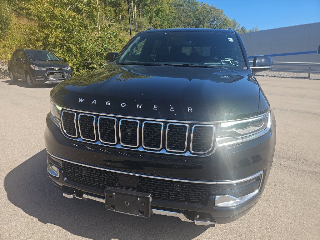 Used 2023 Jeep Wagoneer Series III w/ Premium Group I AWD/4WD image 2