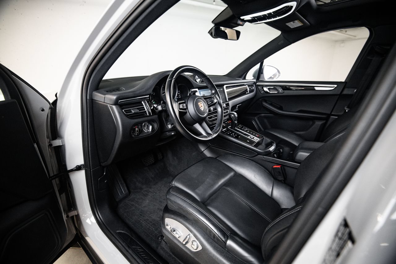 Certified 2023 Porsche Macan AWD/4WD image 4