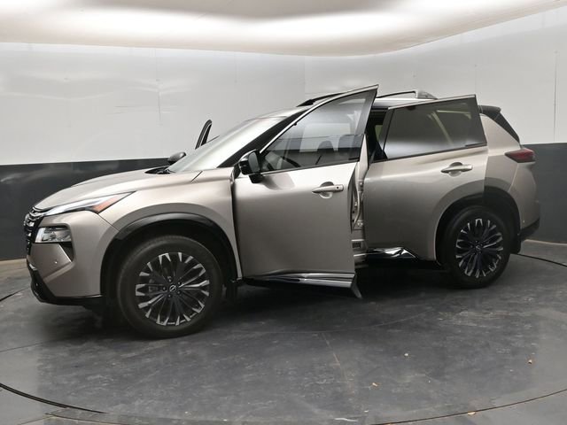 Certified 2025 Nissan Rogue Platinum image 33