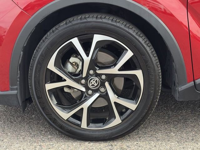 Used 2020 Toyota C-HR XLE image 10