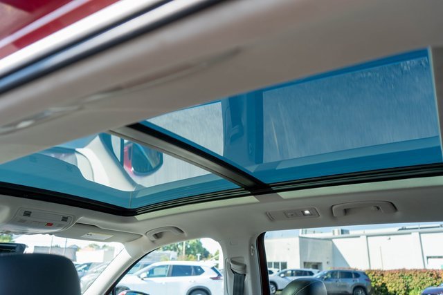 Used 2021 Volkswagen Tiguan SE image 14