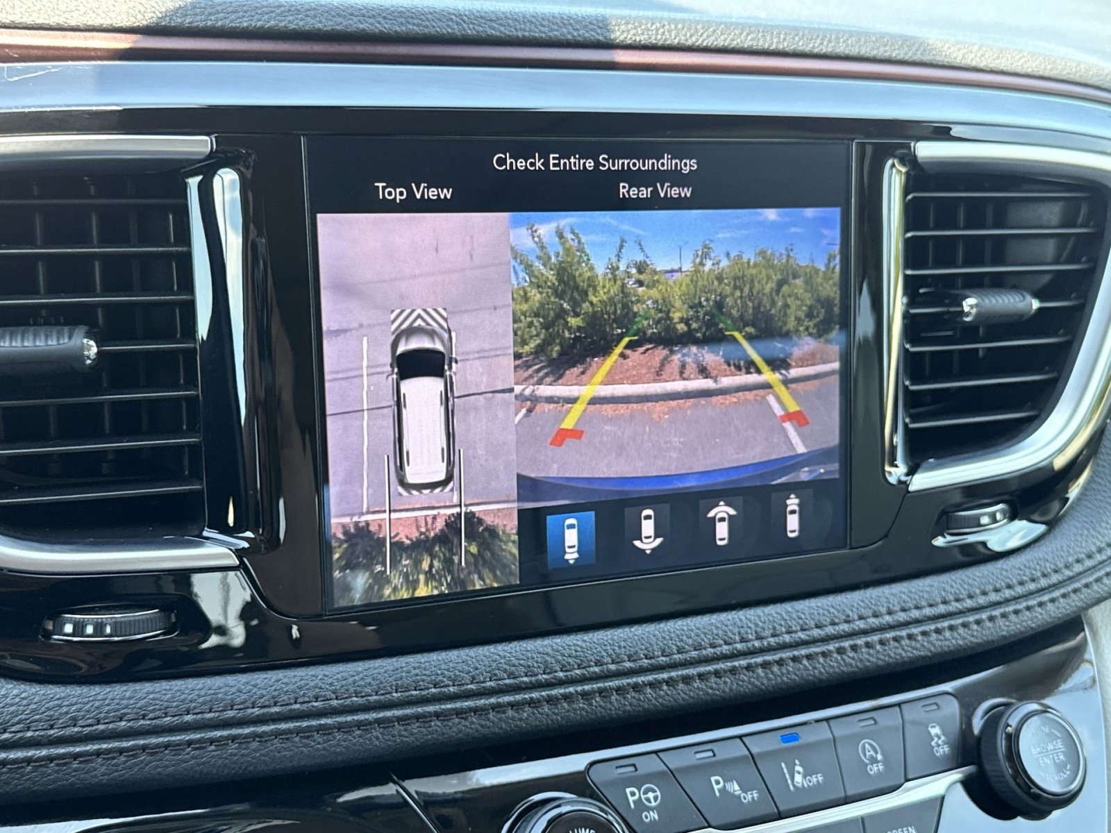 Used 2019 Chrysler Pacifica Limited w/ Advanced Safetytec Group FWD image 18