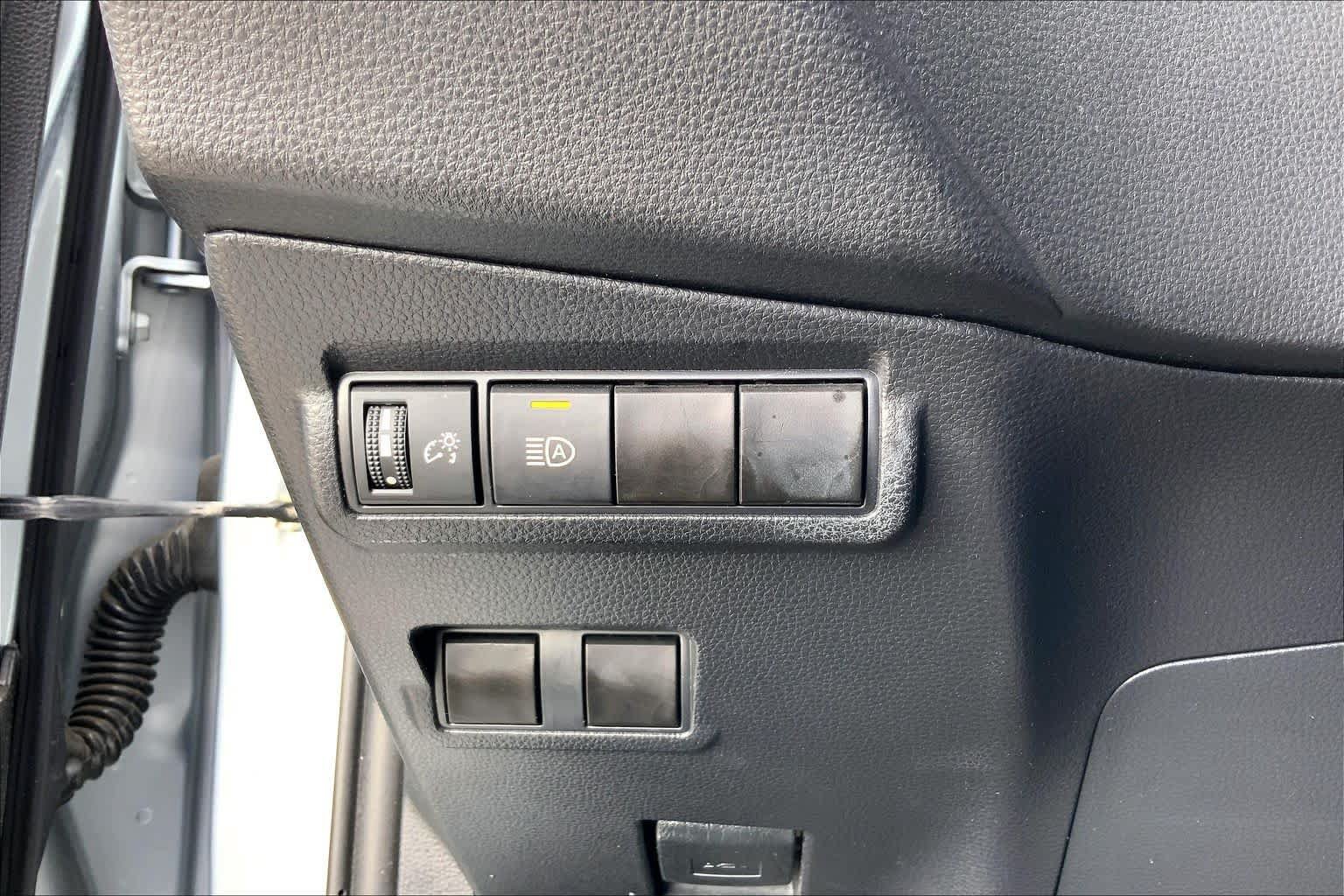 Used 2023 Toyota Corolla Cross XLE AWD/4WD image 33