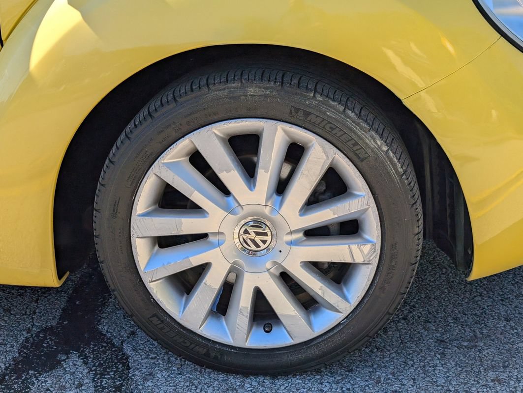 Used 2008 Volkswagen Beetle SE FWD image 20