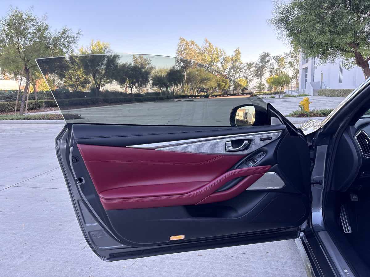 Used 2018 INFINITI Q60 Red Sport 400 w/ Sensory Package 3.0T Sport RWD image 17