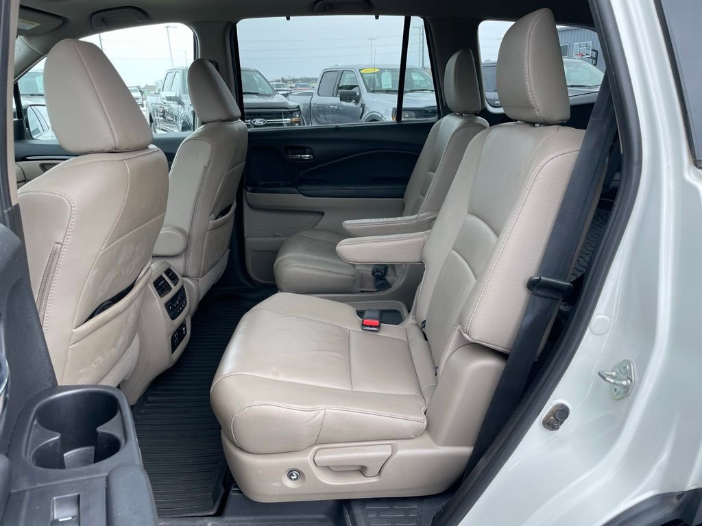 Used 2019 Honda Pilot Touring image 8