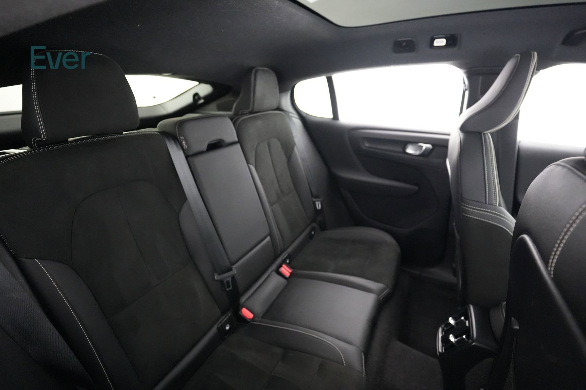Used 2022 Volvo C40 P8 Recharge Ultimate image 5
