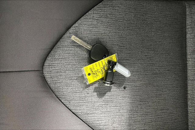 Used 2018 Toyota Camry LE FWD image 12
