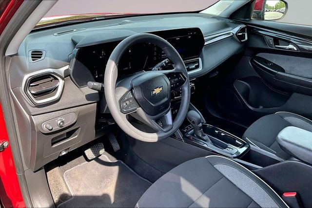 Used 2025 Chevrolet TrailBlazer LT AWD/4WD image 16
