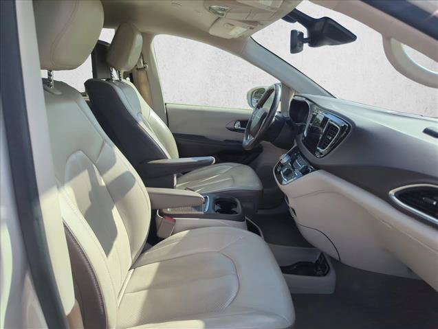 Used 2019 Chrysler Pacifica Touring-L Plus w/ Advanced Safetytec Group FWD image 18