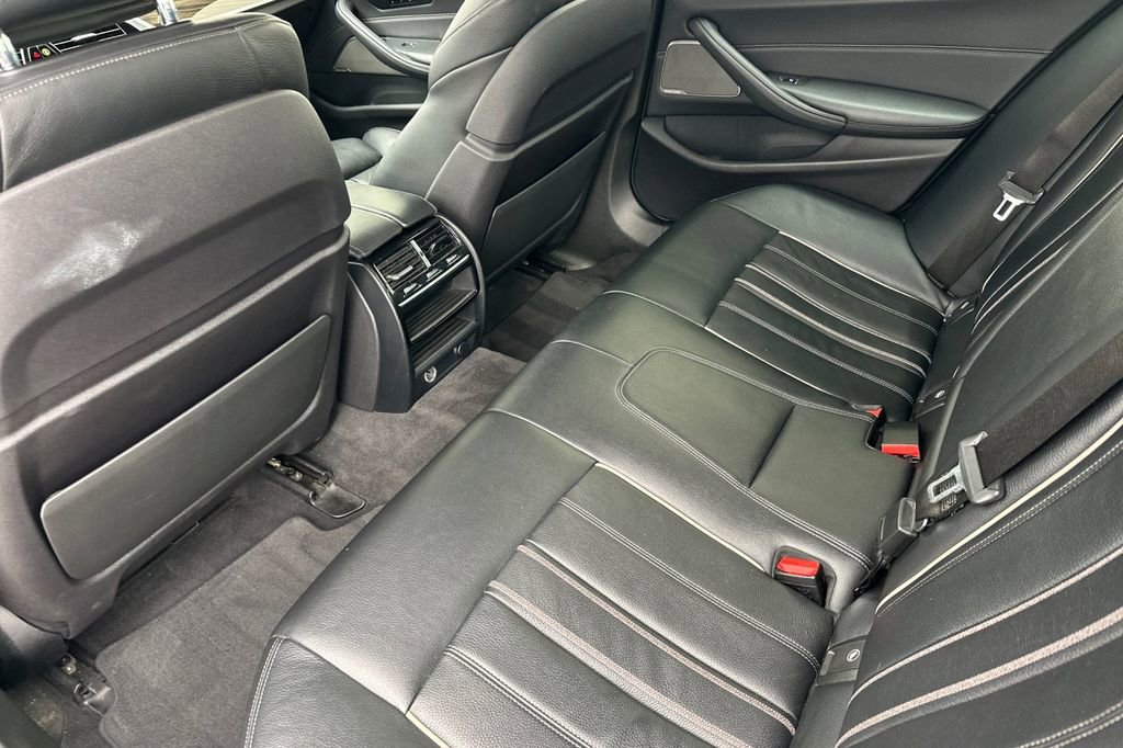 Used 2018 BMW M550i xDrive AWD/4WD image 12