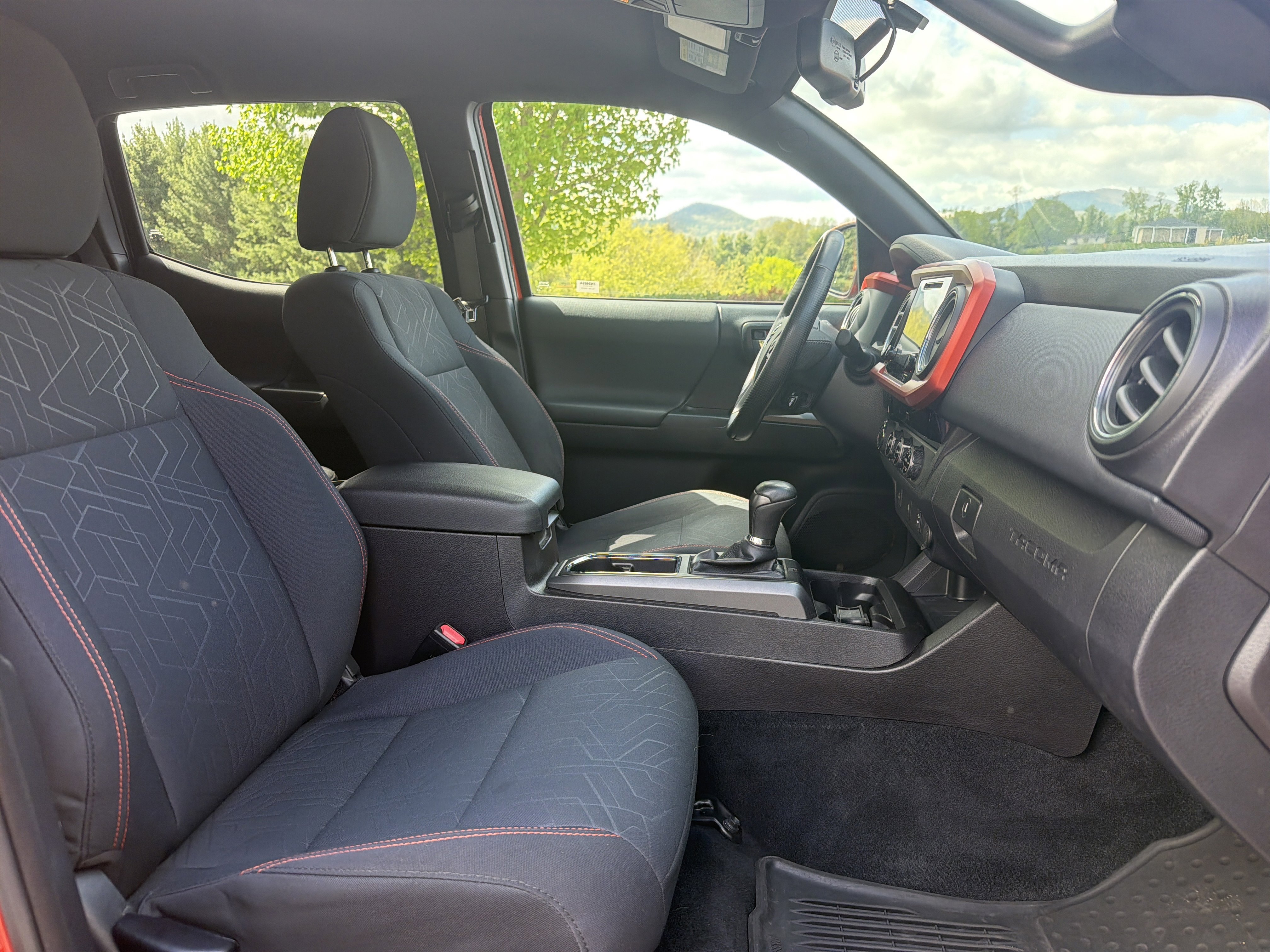 Used 2016 Toyota Tacoma TRD Sport w/ Towing Package AWD/4WD image 19