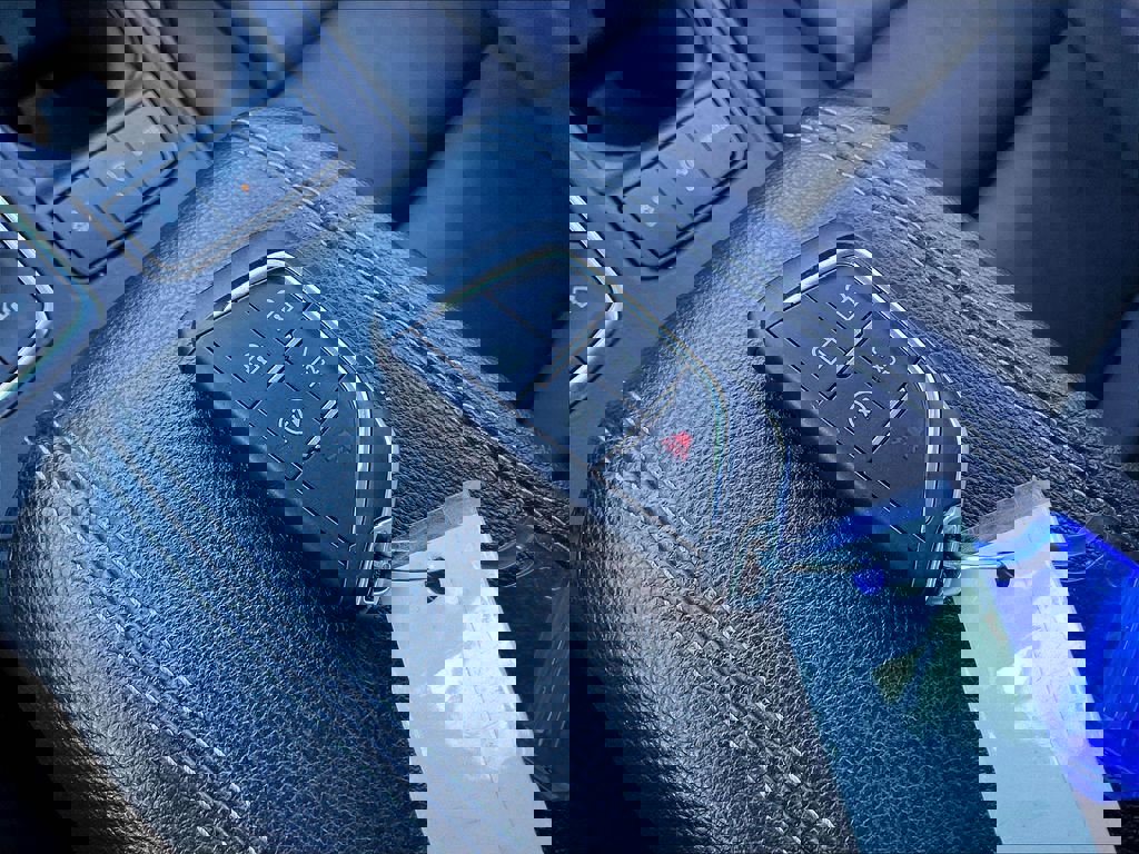 Used 2025 Cadillac XT4 Premium Luxury image 27