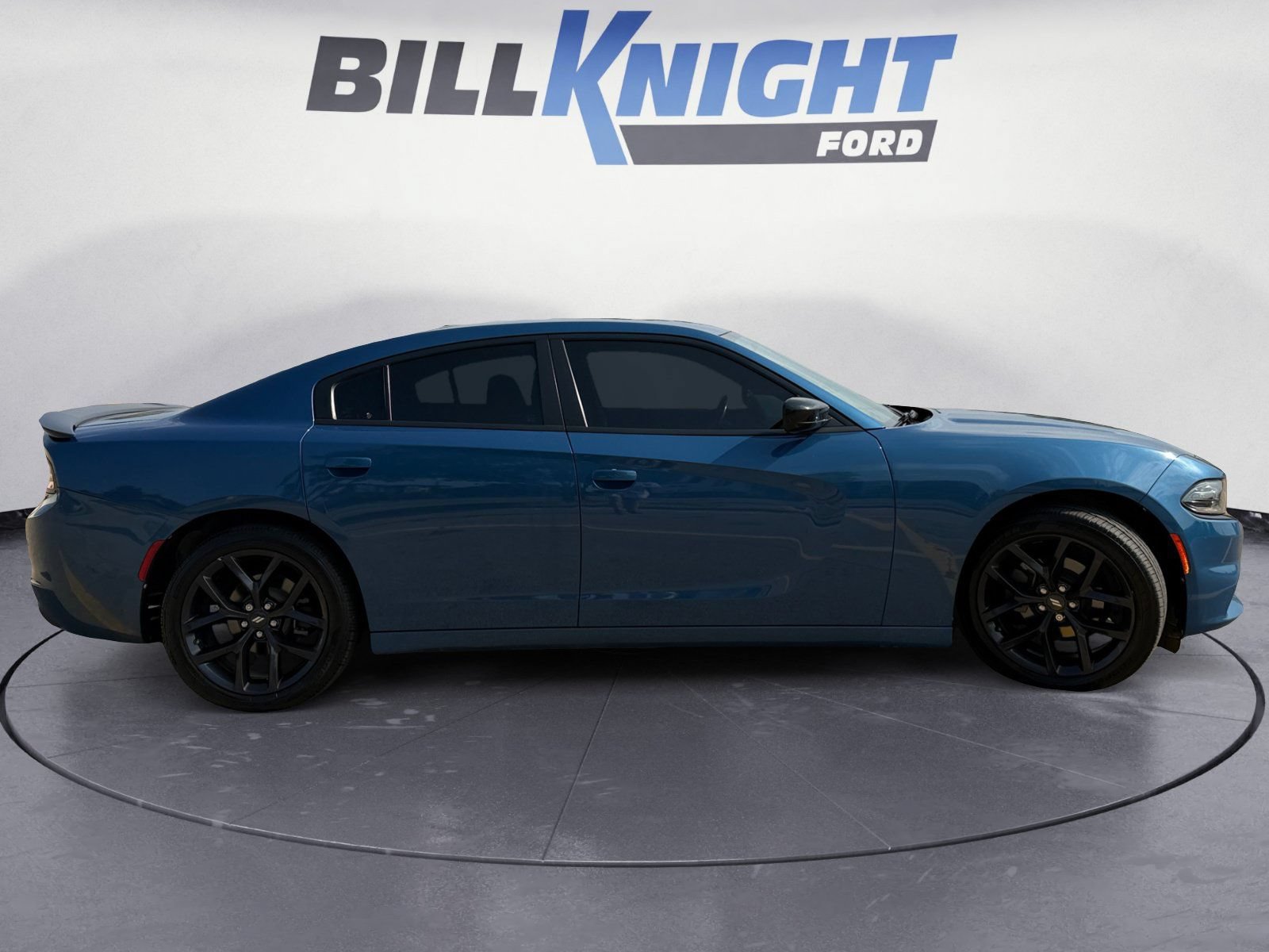 Used 2020 Dodge Charger SXT w/ Blacktop Package RWD image 6