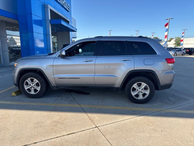 Used 2017 Jeep Grand Cherokee Laredo w/ Quick Order Package 23E AWD/4WD image 3