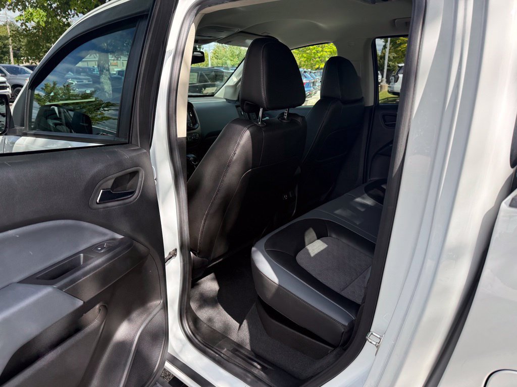 Used 2022 Chevrolet Colorado Z71 w/ Safety Package RWD image 11