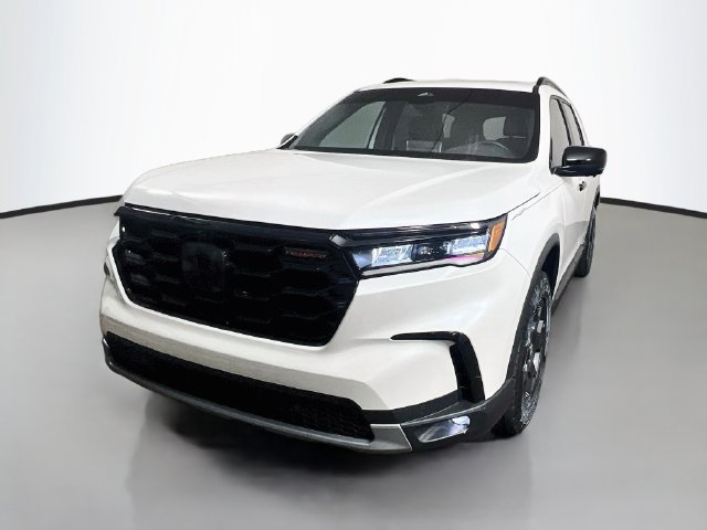 Certified 2025 Honda Pilot TrailSport image 5