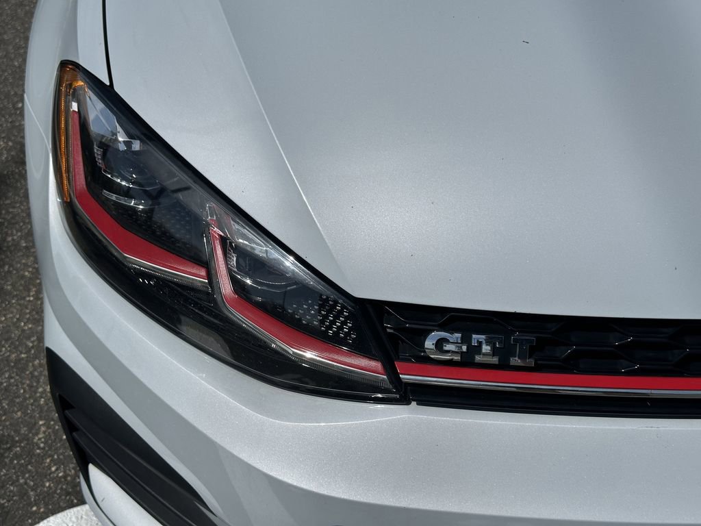 Used 2018 Volkswagen GTI SE FWD image 13