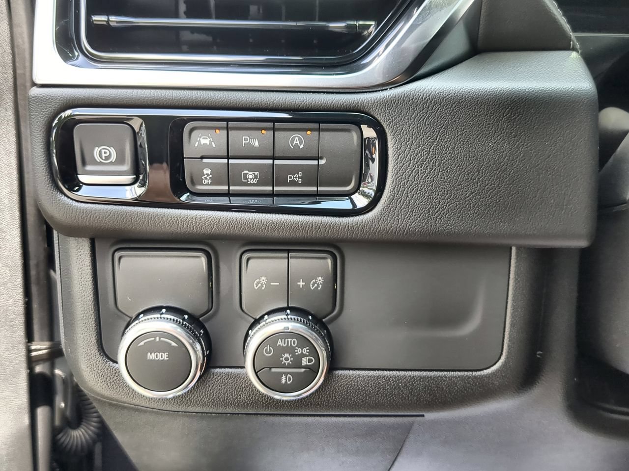 New 2026 GMC Yukon Denali w/ Sun & Power Step Package RWD image 18