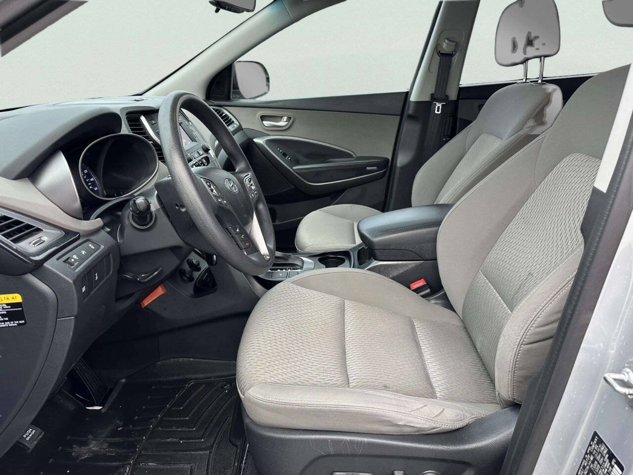 Used 2016 Hyundai Santa Fe SE AWD/4WD image 16