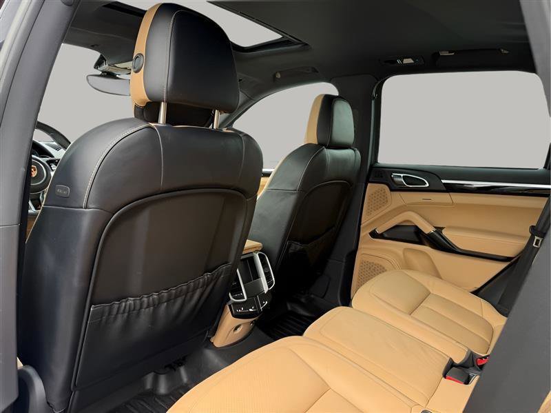 Used 2016 Porsche Cayenne image 28