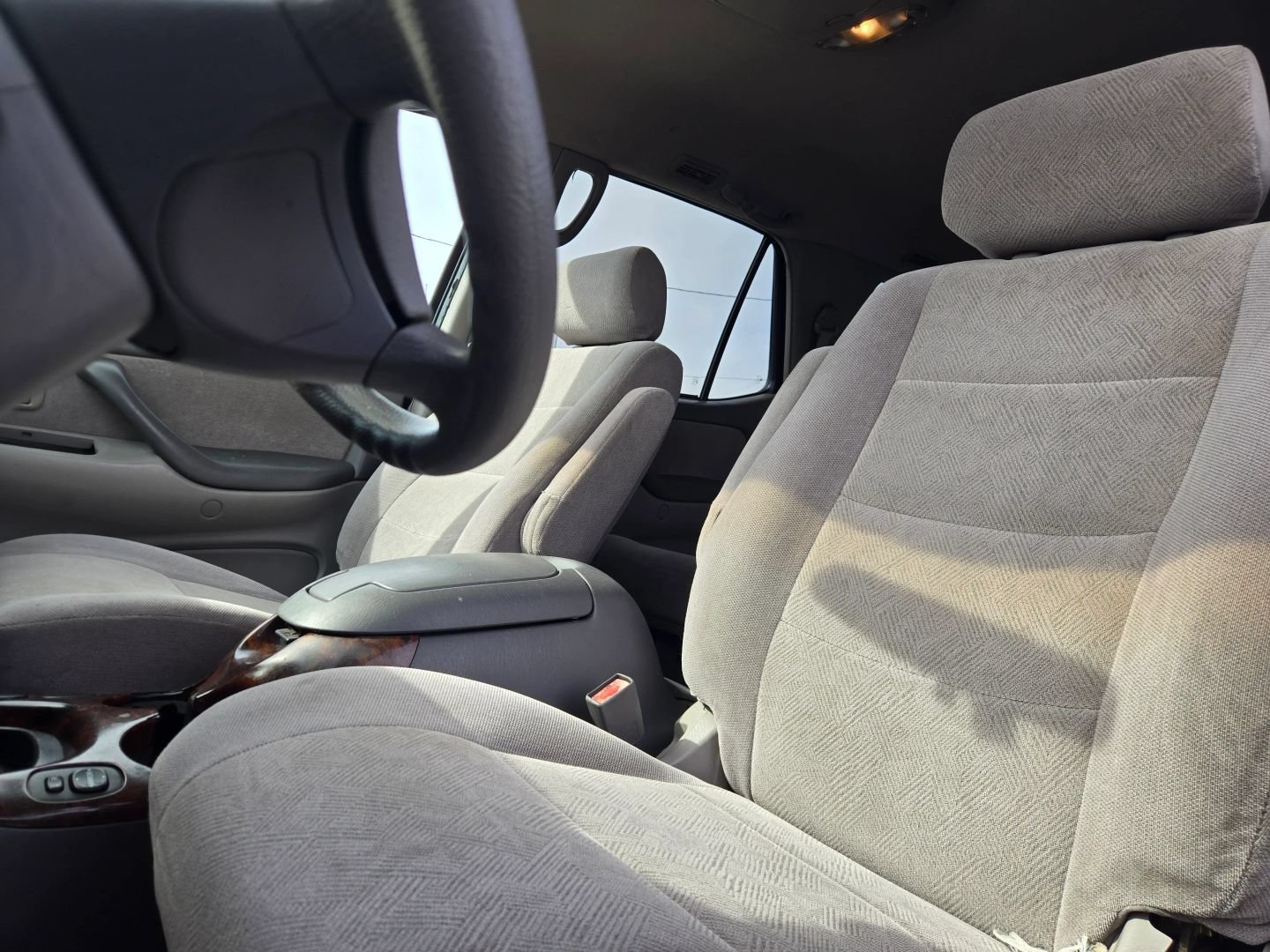 Used 2003 Toyota Sequoia SR5 RWD image 10