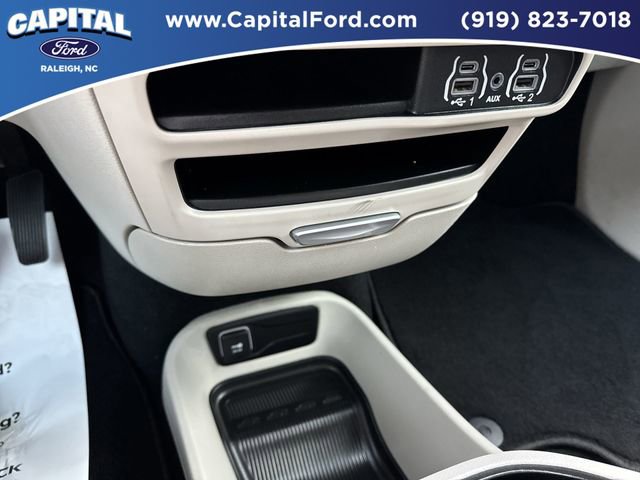 Used 2023 Chrysler Pacifica Touring-L FWD image 32