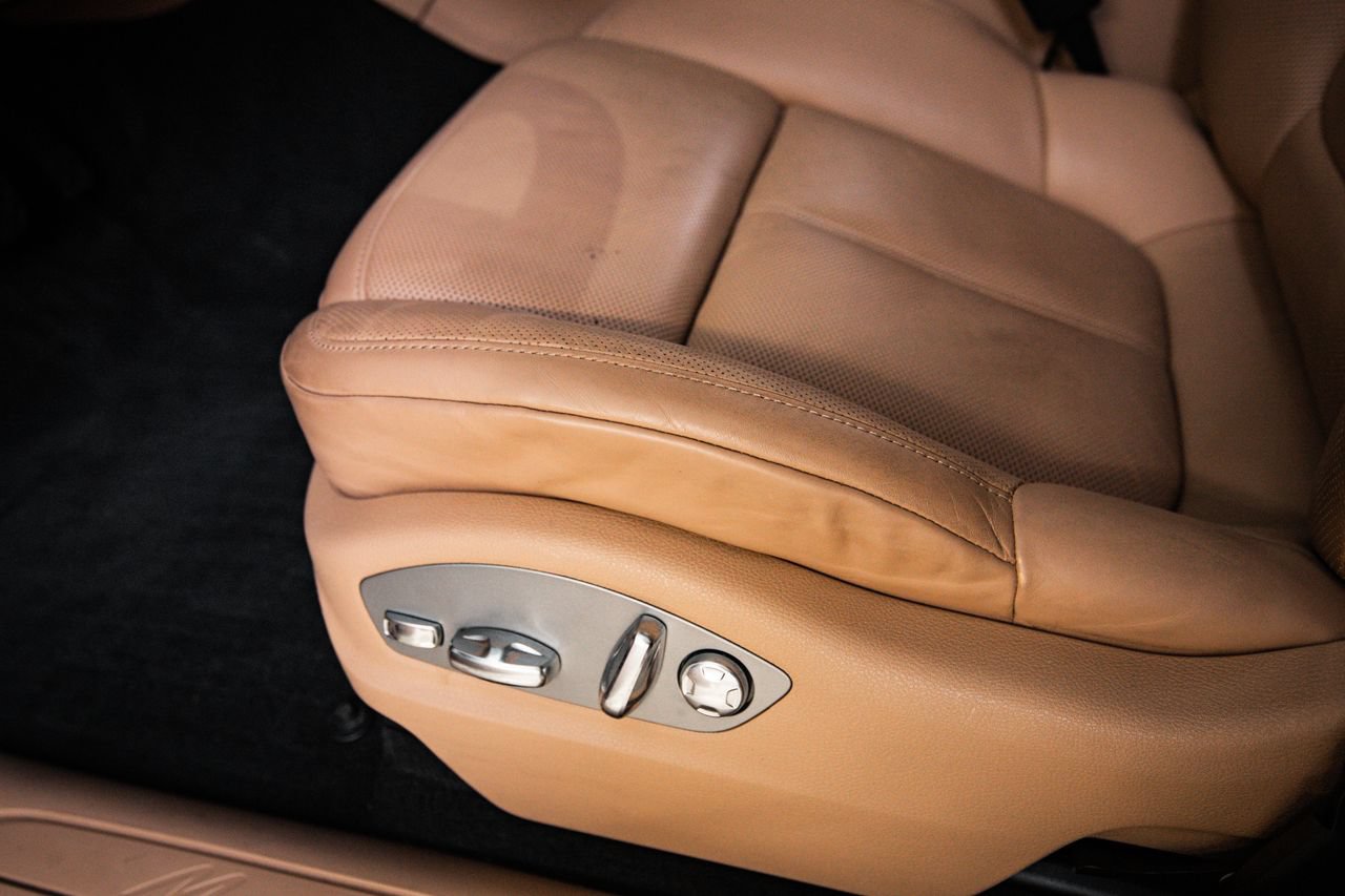 Certified 2024 Porsche Macan AWD/4WD image 14