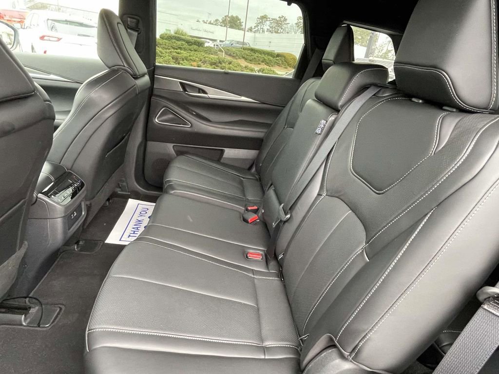 Used 2025 INFINITI QX60 Luxe w/ Black Edition image 12
