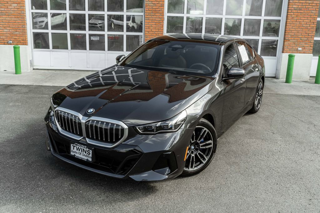 Used 2026 BMW 530i xDrive AWD/4WD image 2