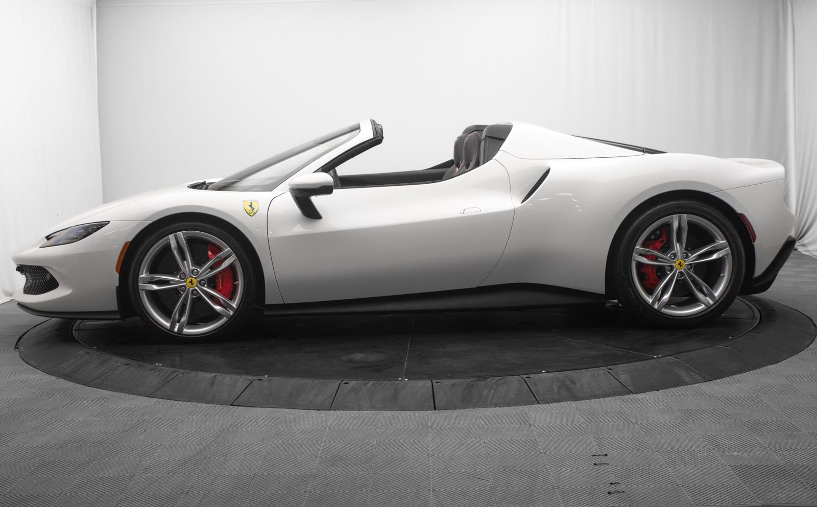 Used 2025 Ferrari 296 GTS RWD image 6