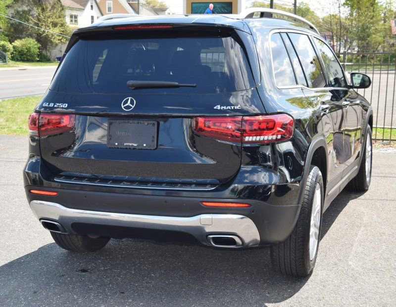 Used 2022 Mercedes-Benz GLB 250 4MATIC w/ Premium Package Lite image 14