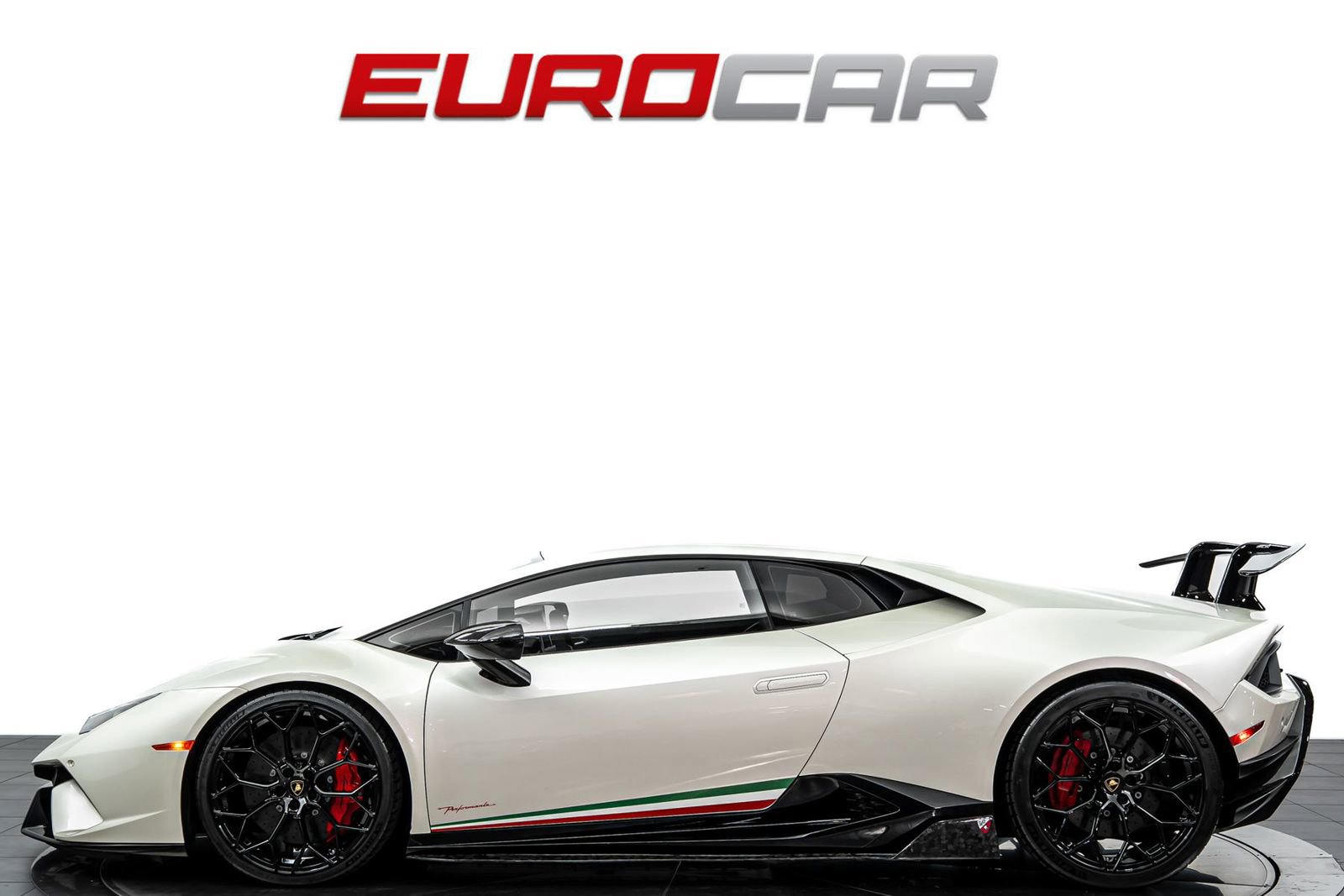 Used 2018 Lamborghini Huracan Performante AWD/4WD image 2