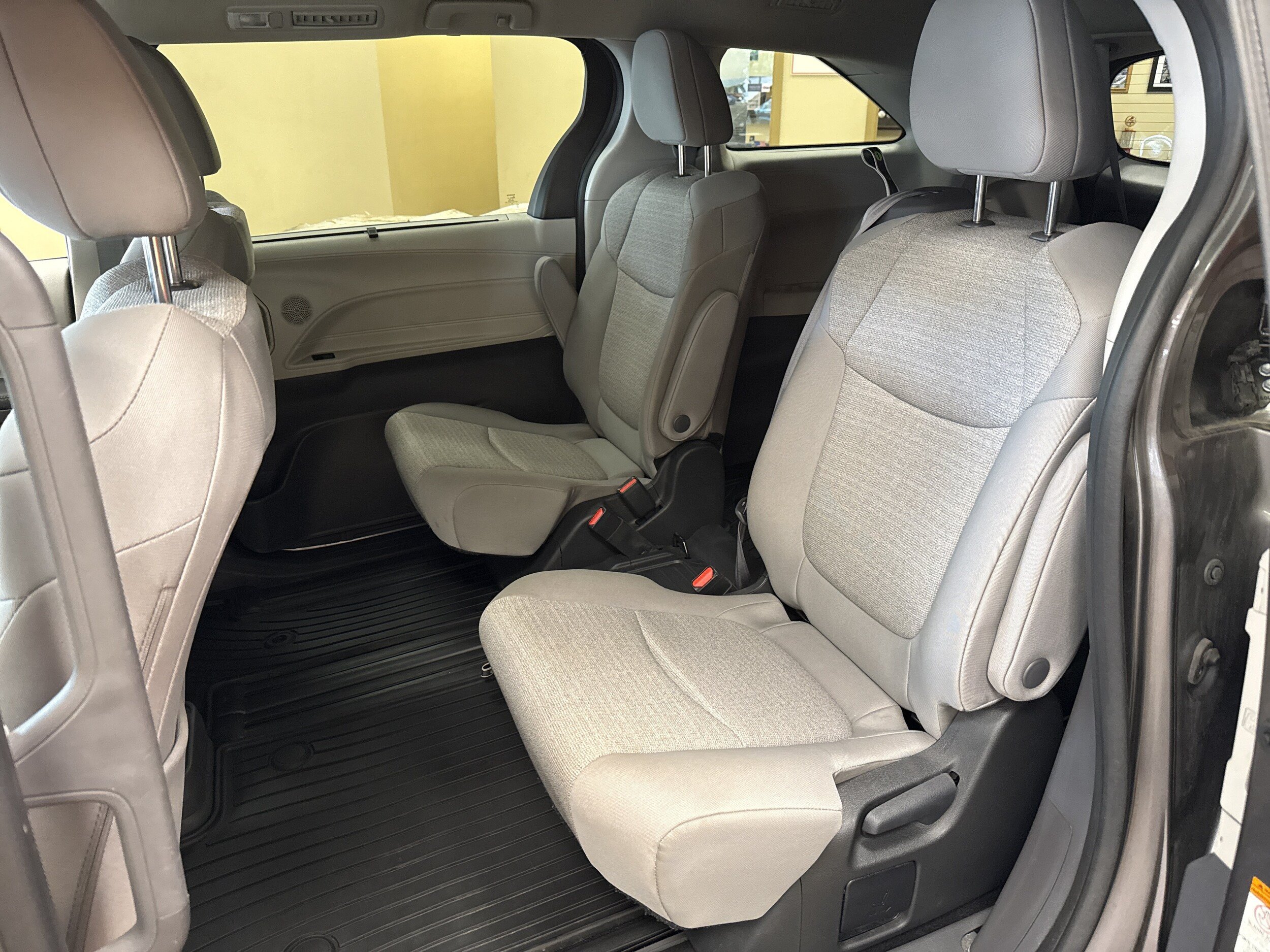 Used 2023 Toyota Sienna LE FWD image 36