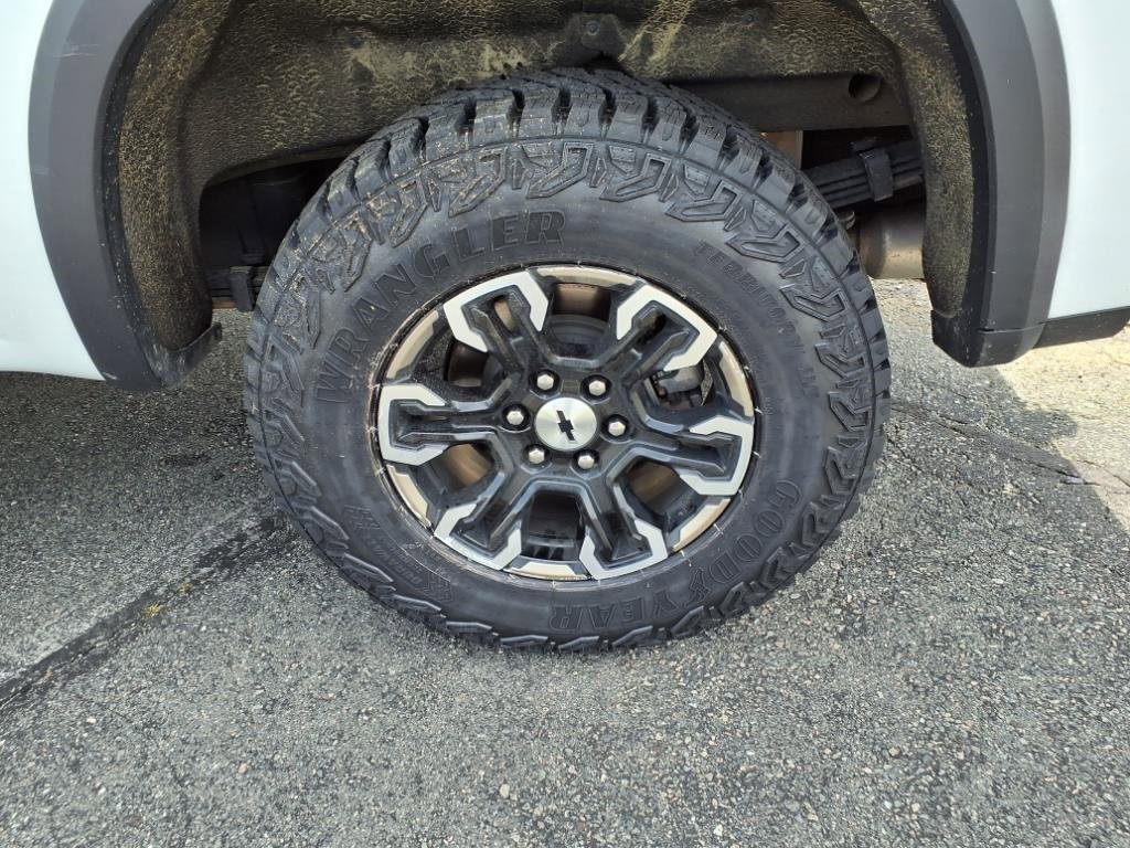 Used 2022 Chevrolet Silverado 1500 ZR2 w/ Technology Package image 9