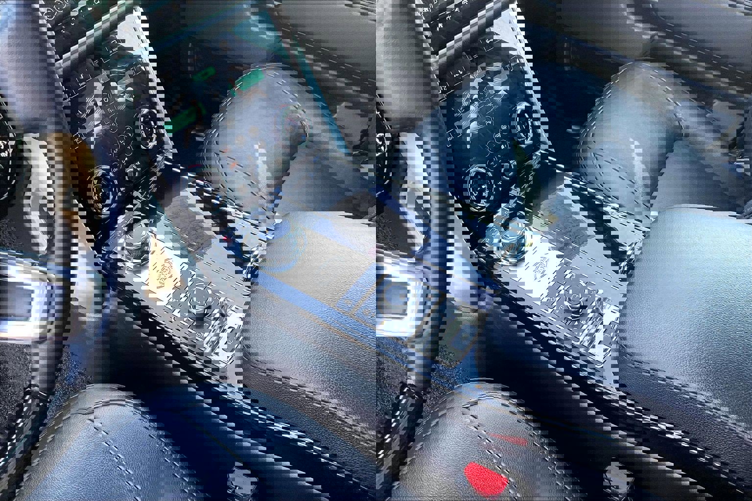 Used 2018 Land Rover Range Rover V6 Supercharged SWB image 16