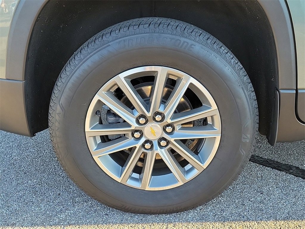 Used 2023 Chevrolet Traverse LT image 6